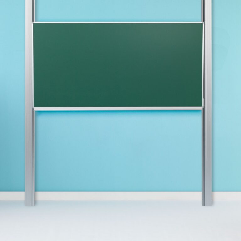 Enkelvlaks schoolbord op kolommen - Groen krijt - Hoogte verstelbaar - Afbeelding 1