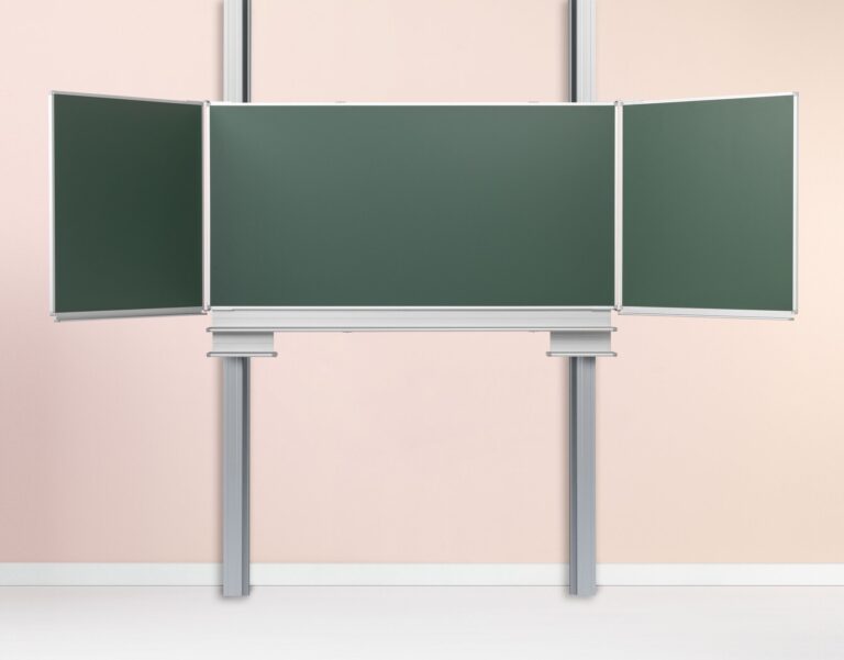 Vijfvlaks schoolbord op kolommen – Krijt groen – Hoogte verstelbaar - Afbeelding 1